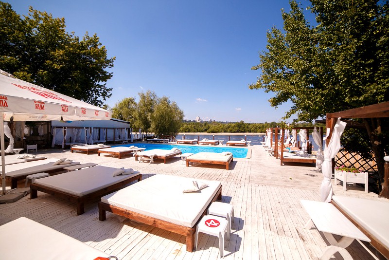 Басейн Bora Bora Beach Club (Київ)