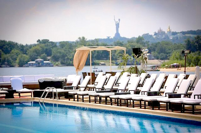 Басейн Ольмека Пляж (FIFTY Beach) (Київ)