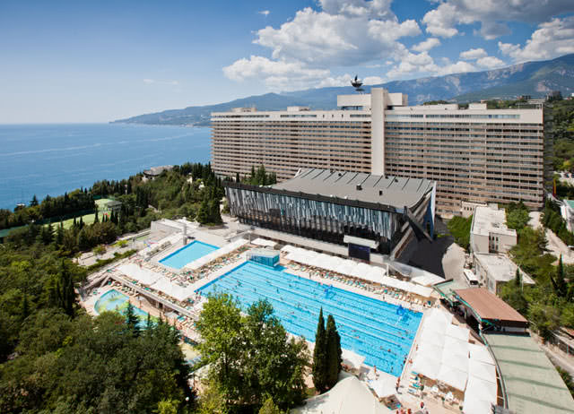 Басейн в готелі Інтурист (Ялта)