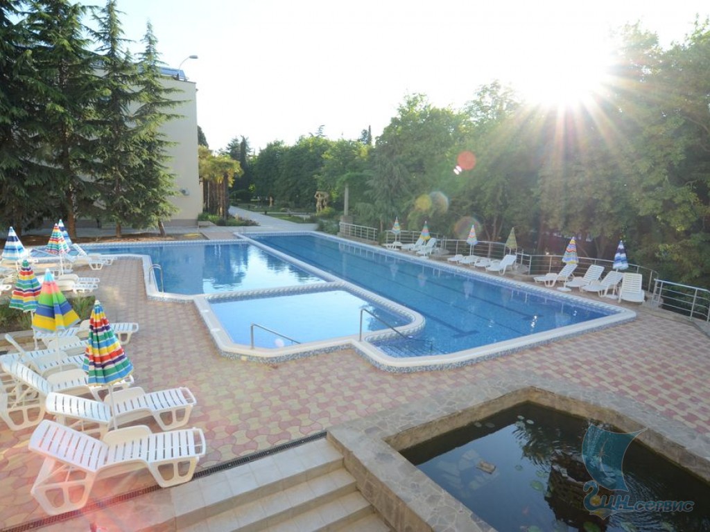 Бассейн Золотой Колос (Алушта) (временно закрыт)