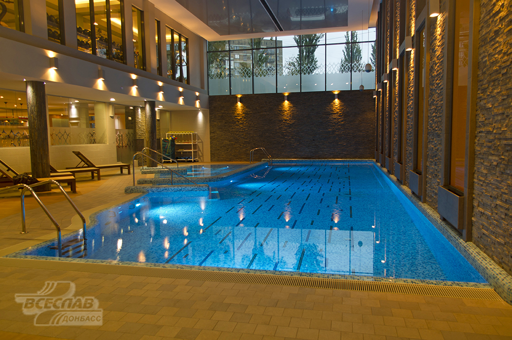 Бассейн в аквазоне Ramada (Донецк)