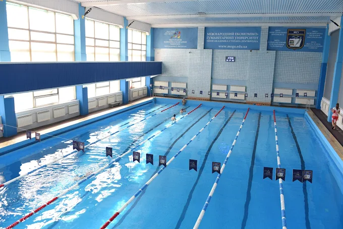 Авангард басейн (Рівне)