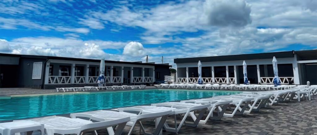 Бассейн Shum (Черновцы)