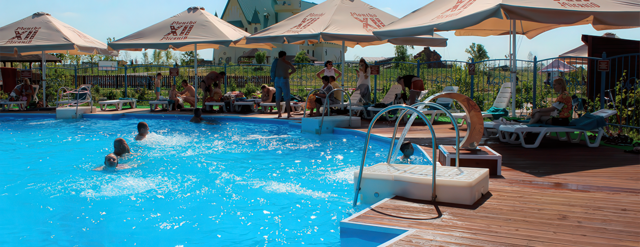 Зоопарк «12 месяцев» с бассейном (Киев)