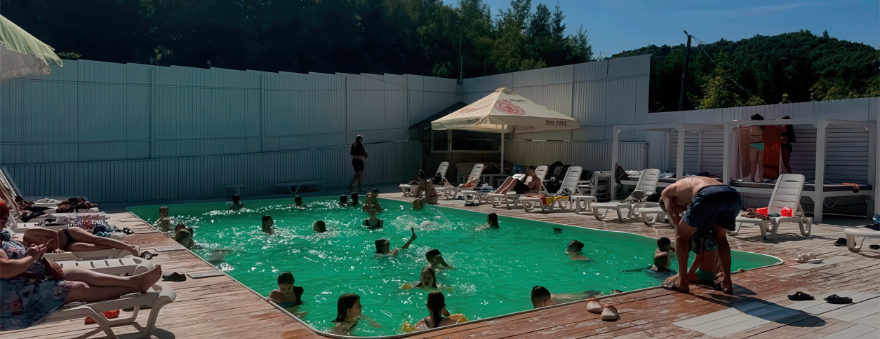 Басейн готелю Наташка (Гукливий)