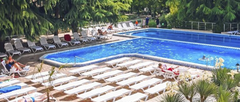 Бассейн Золотой Колос Алушта