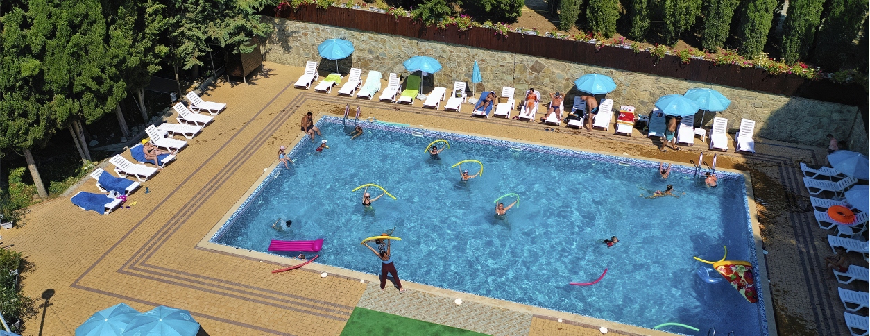 Бассейн Голубая Волна (Алушта)