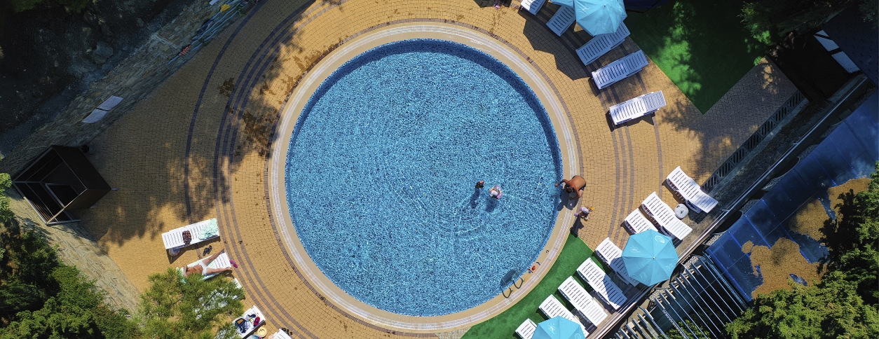 Бассейн Голубая Волна (Алушта)