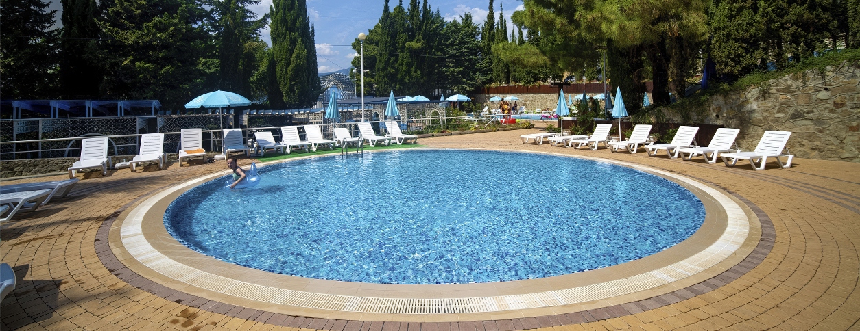 Бассейн Голубая Волна (Алушта)