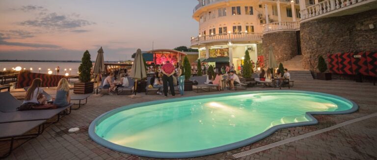 паб с бассейном хмельной патрик