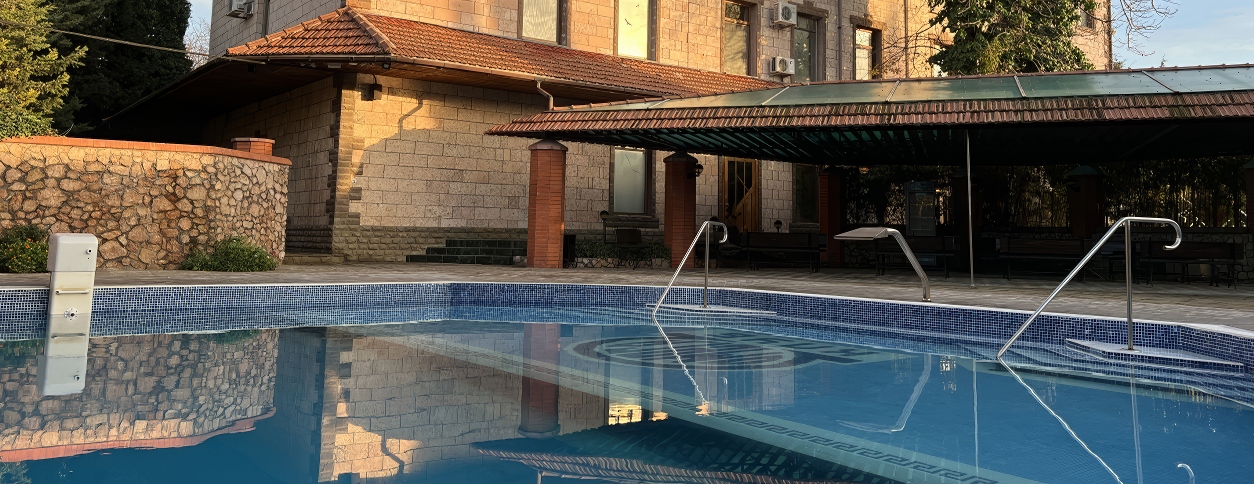 Бассейн Омега Клуб (Севастополь)