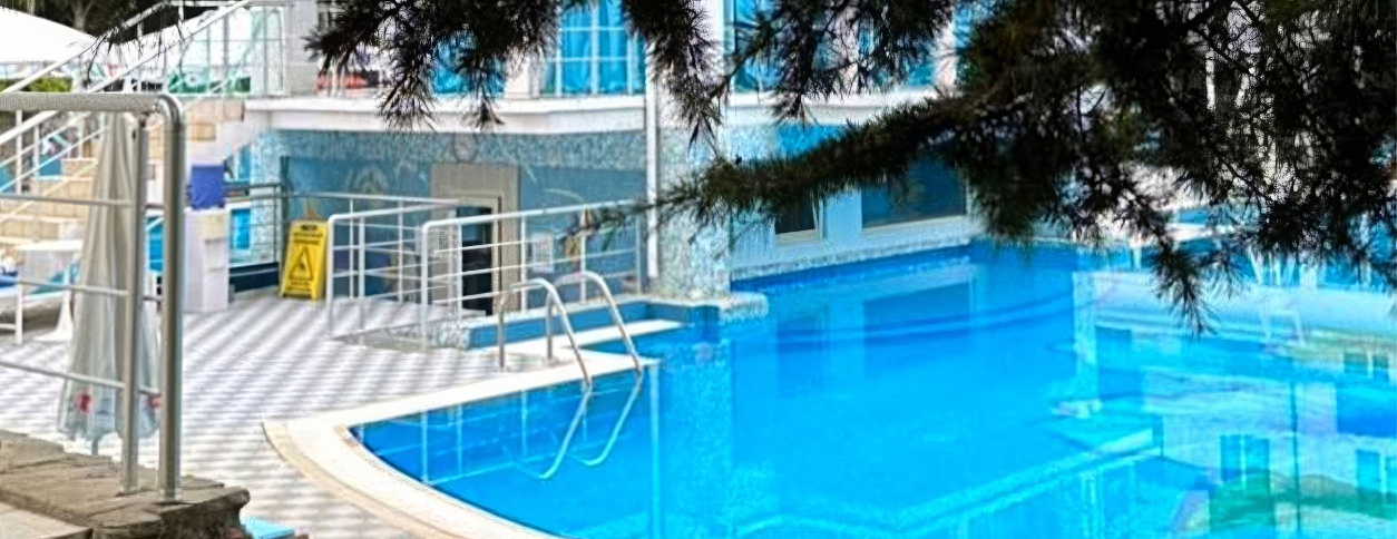 Бассейн Porto Mare (Алушта) (закрыт на зимний сезон)