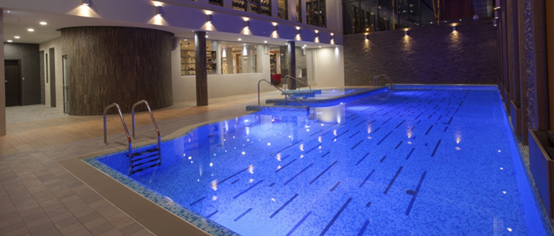 Басейн в аквазоні Ramada (Донецьк)