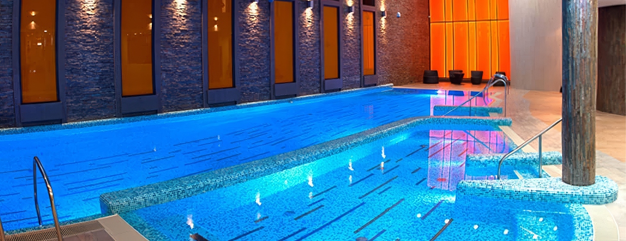 Басейн в аквазоні Ramada (Донецьк)