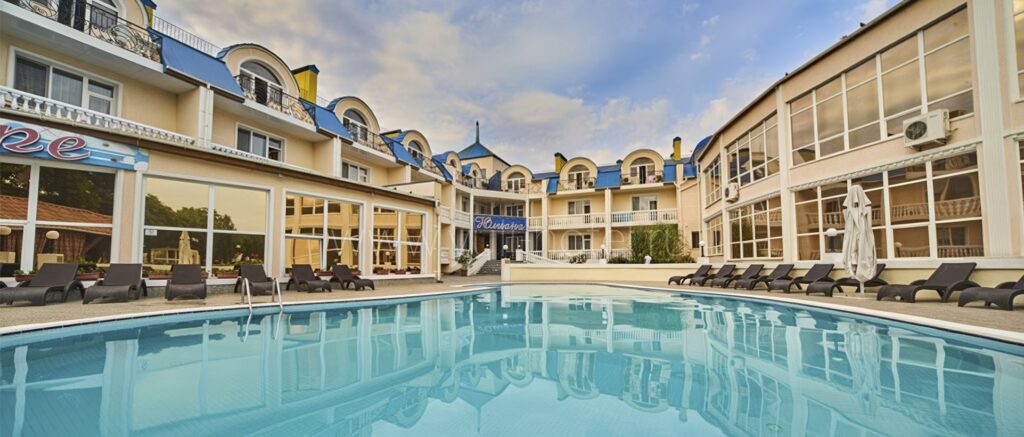 Басейн Юліанна (Євпаторія)